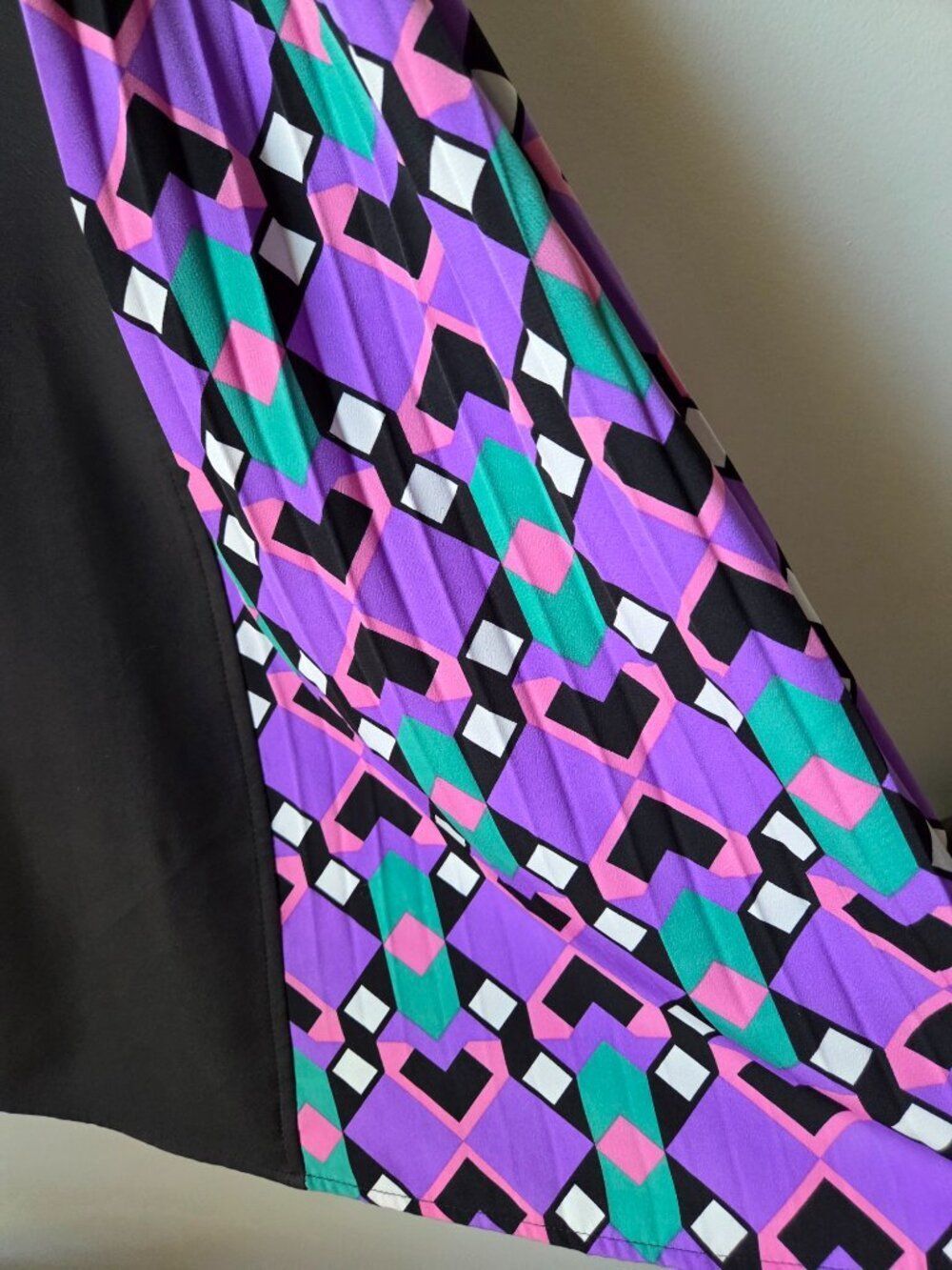 EUC LIKE NEW TCEC BLACK AND GEOMETRIC PRINT SWING SHORT DRESS SIZE SMALL - Picture 15 of 16